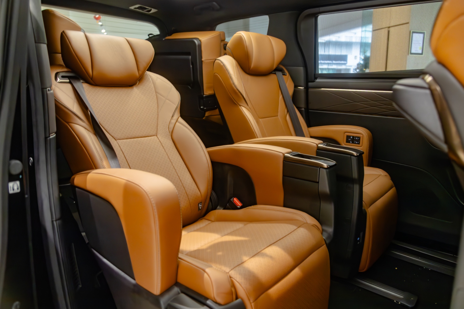 Toyota Vellfire Z Premier — 3